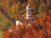 60 Splendida la chiesetta di S. Barnaba nei caldi colori autunnali del tramonto